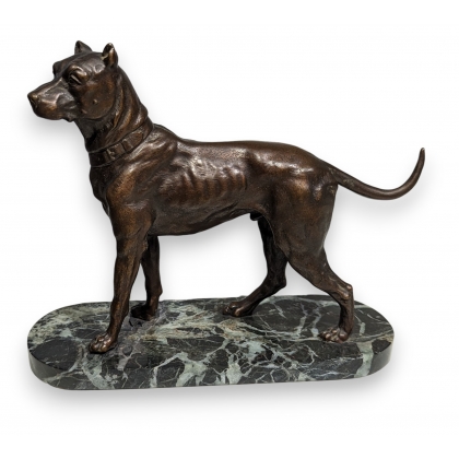 Chien en bronze, socle en marbre vert