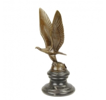 Bronze Aigle sur un globe socle en marbre noir