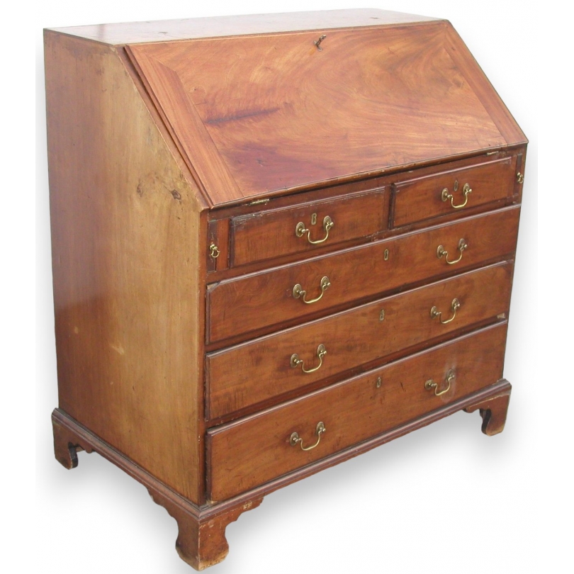 Bureau with 2 small and 3 large drawers.