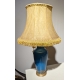 Lampe en porcelaine bleue garnie